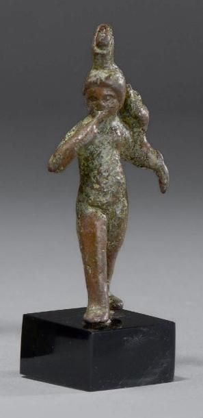 null Harpocrate nu debout tenant la cornucopia. Bronze. Égypte période romaine, 30...