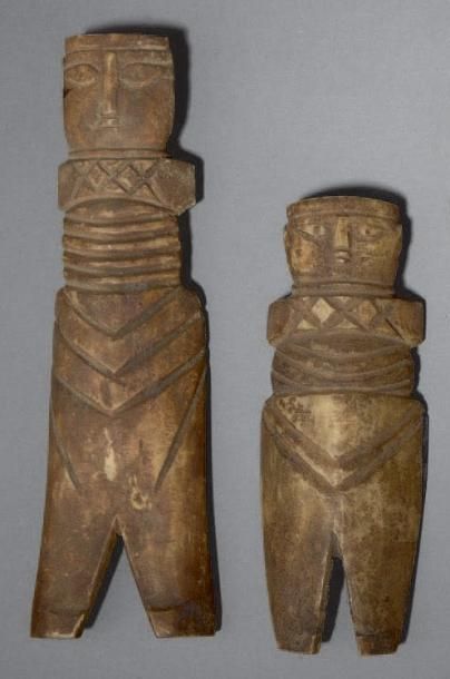 null Lot de deux figurines stylisées. Os. Égypte, période copte, 395-641 après J.-C....
