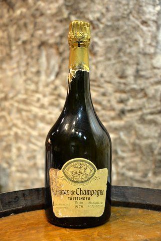 null 1 Magnum Taittinger Comtes de Champagne 1979, niveau: 3,5 cm sous la coiffe,...