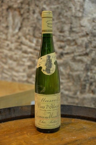 null 1 Bouteille Alsace Muscat 1987 Domaine Weinbach, étiquette légèrement taché...