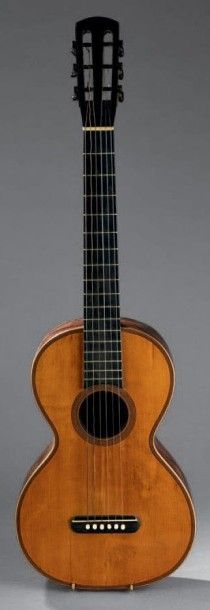 null Guitare portant étiquette " Julian Gomez Ramirez / Luthier/ 38, rue Rodier,...