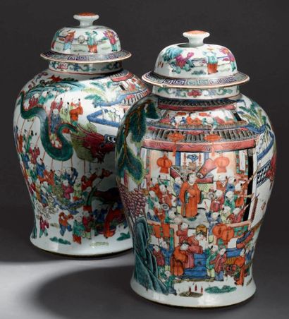 CHINE - Fin XIXe siècle Paire de potiches couvertes en porcelaine décorée en émaux...