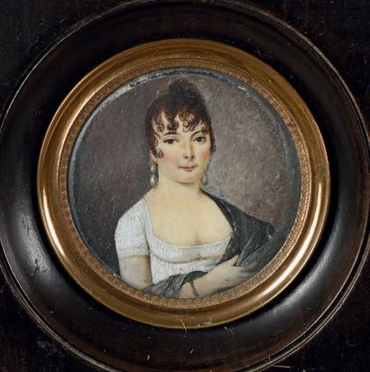 École Française du XIXe siècle Jeune femme en robe blanche décolletée Miniature ronde...