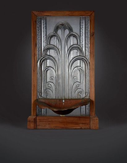 RENE LALIQUE (1860-1945) Applique «Jet d'eau» (1925). Épreuve en verre blanc moulé...
