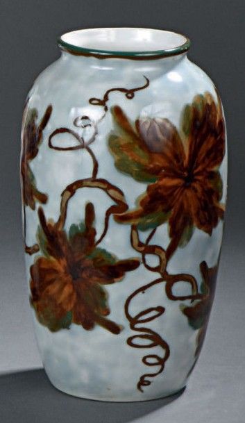 Camille THARAUD (1878-1956) - LIMOGES Vase en faïence à corps ovoïde et col resserré....