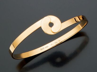 DINH VAN Bracelet rigide modèle «double sens» en or jaune 18K (750°/00).
Signé.
Poids:...
