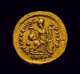 null Théodose II (408-450)
Solidus (4,37 g). Constantinople 443/450.
A/ Son buste...