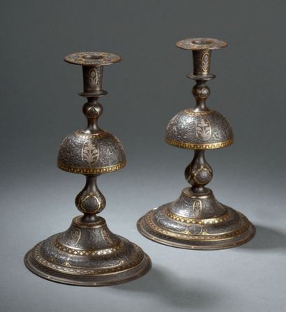 null Paire de chandeliers, Iran qâjâr, début
XIXe siècle.
Chacun présente un fût...