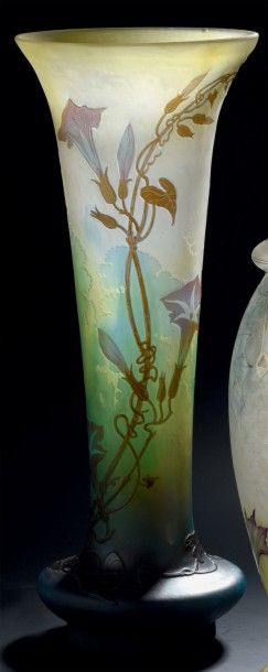 Émile GALLÉ (1846-1904) 
Vase à long col conique évasé sur panse ovoïde aplatie et...