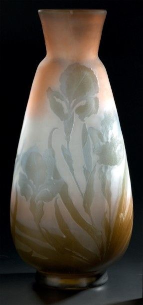 Émile GALLÉ (1846-1904) 
Vase balustre à panse aplatie sur talon annulaire et col...