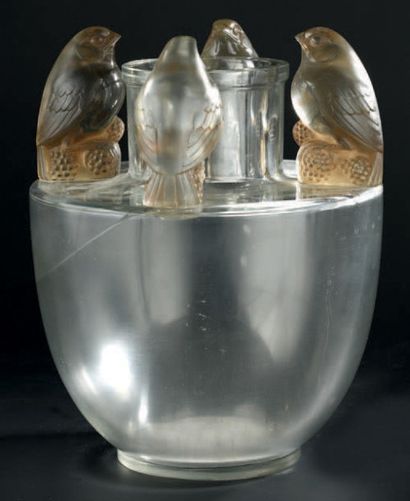 RENE LALIQUE (1860-1945) 
Vase «Bellecour» dit aussi «Quatre moineaux» (1927). Épreuve...