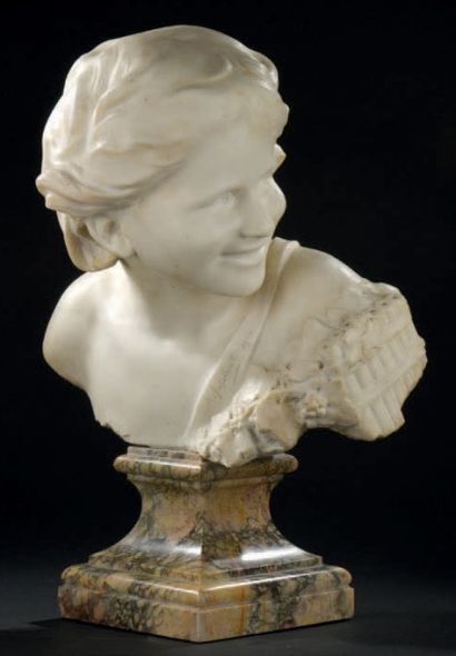 Jean-Antoine INJALBERT (1845-1933) 
L'enfant rieur
Buste en marbre signé et daté...
