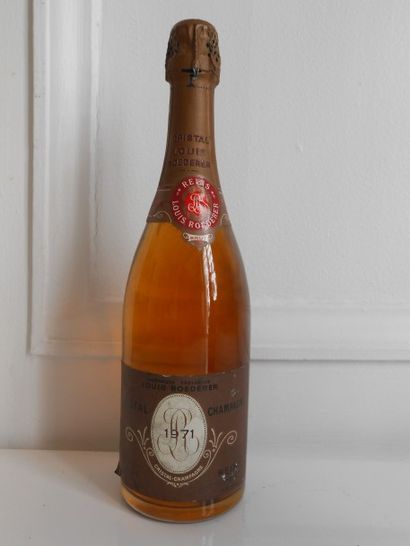 null 1 bouteille Champagne Cristal Roederer 1971 rosé

Etiquette griffée, légèrement...