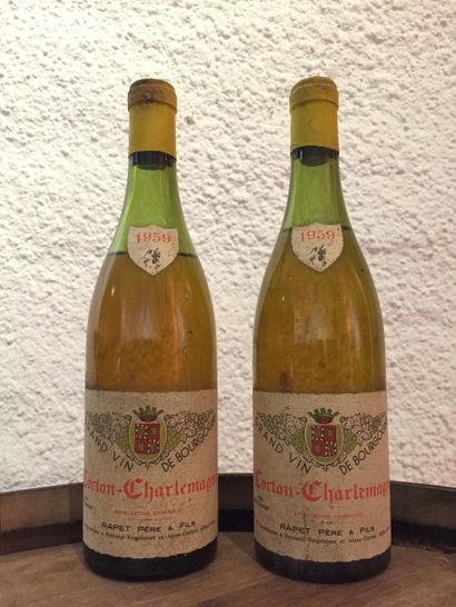 null 2 bouteilles Corton Charlemagne 1959 Rapet Père & Fils, 

niveaux : 6 et 4,5...