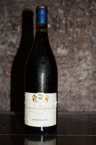 null 1 bouteille Richebourg 1990 Thibault Liger-Belair,

étiquette fripée.