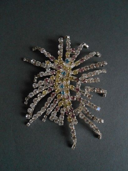 Christian LACROIX Broche "anémone de mer" en strass multicolores.

10 x 6,5 cm