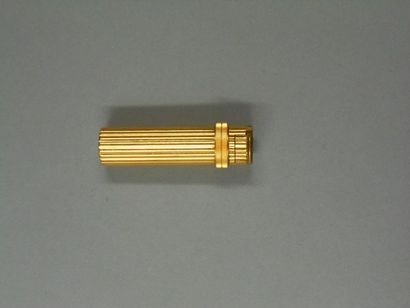 HERMES Briquet à essence en métal doré de forme cylindrique, vers 1940.

Haut: 6,5...