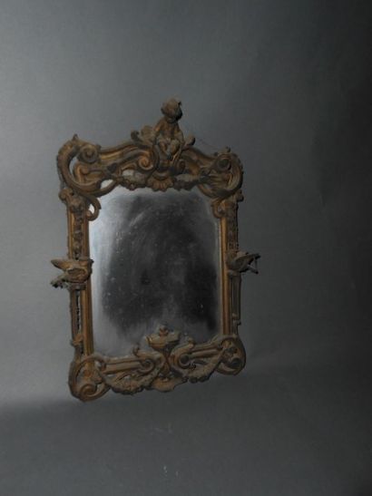 null Petit miroir en bronze sculpté d'oiseaux et amour. XIX° siècle.

33 x 22,5 ...