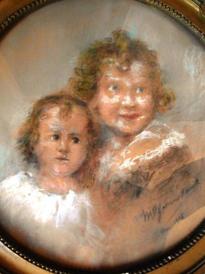 M. GUERRINO NEUVILLE 

"Portrait de deux enfants"

Pastel

Rond, 32,5 cm

Signé en...