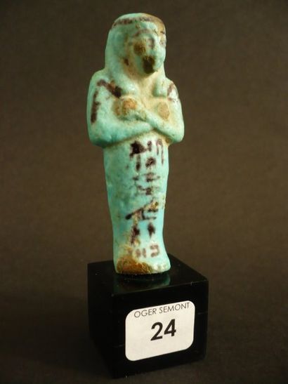 null - Shaouabti en céramique émaillée bleue, inscrit en noir sur une colonne ventrale....