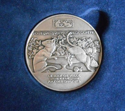 null Jean VERNON ( 1897-1975)

Série de 7 médailles en argent illustrant les fables...