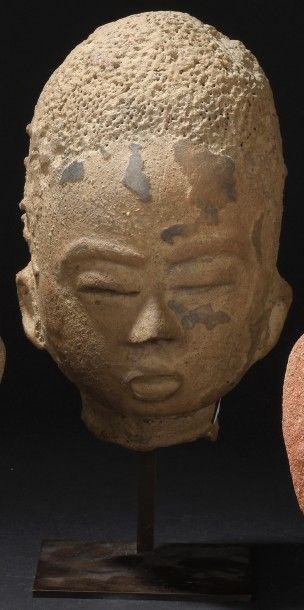 null Tête funéraire Ashanti, Ghana

Terre cuite à engobe clair

H. 19,5 cm

Visage...