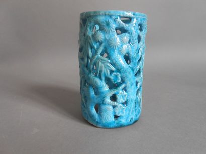 null Pot à pinceaux en porcelaine turquoise ajourée "Trois amis"

Haut : 9,8 cm
