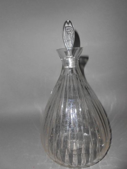 null René LALIQUE (1860-1945)
Carafe « Marie-Brizard » (1925). Épreuve en verre blanc...