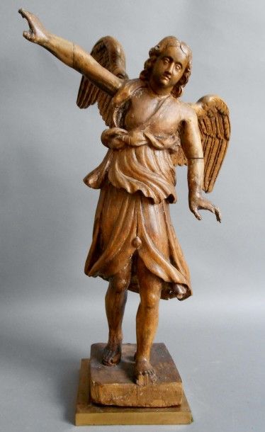 Ange en bois sculpté,

XIX° siècle

h : 48...