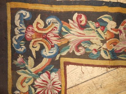 null Manufacture des Gobelins, vers 1700.

Bordure de tapisserie à fond noir, laine...