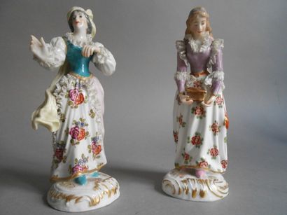 null MEISSEN

Deux statuettes feminines en porcelaine à décor polychrome.

H : 15,5...