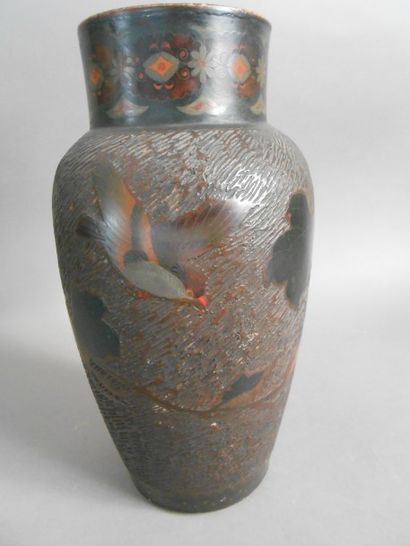 null TRAVAIL ÉTRANGER

Vase en céramique à corps ovoïde épaulé et col cylindrique...