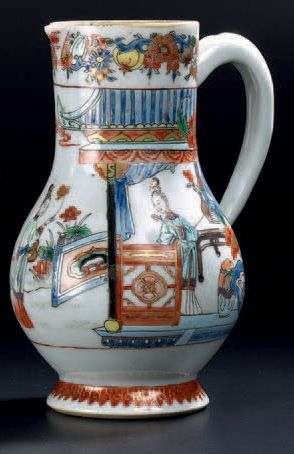 CHINE - XVIIIe siècle Verseuse en porcelaine décorée en émaux polychrome de deux...