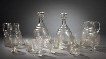 BACCARAT Service de verres à pied en cristal, modèle Michel Ange, à décor gravé de...