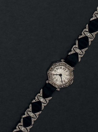 null Montre bracelet au boîtier hexagonal en platine (950°/00) serti de diamants...