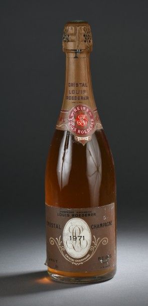 null 1 bouteille Champagne Cristal Roederer 1971 rosé

Etiquette griffée, légèrement...