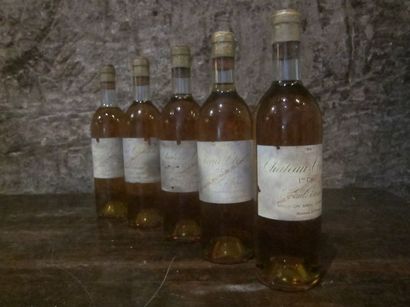 null 5 bouteilles Château Climens, Barsac 1967

niveaux : 3 base du goulot, 1 légèrement...