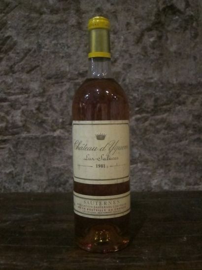 null 1 bouteille Château d'Yquem 1976,

niveau : base du goulot, étiquette : légèrement...