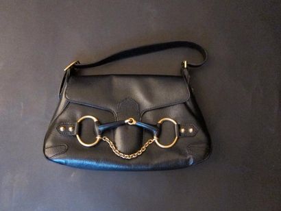 null GUCCI : Sac en cuir grainé 33 cm, demi-anse bandoulière, fermeture à rabat sur...