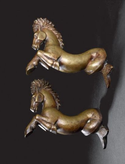 RICCARDO SCARPA (né en 1905) Paire d'appliques à une lumière à corps de chevaux aux...