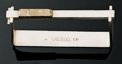 LACROIX Bracelet moderniste en argent (925°/00) orné d'une baguette de pyrite (accidentée).
Signé....