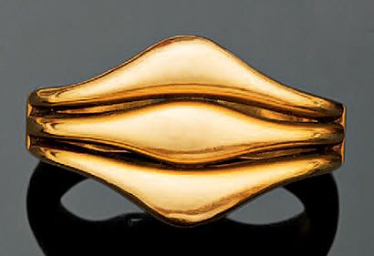 null Serre-foulard en or jaune 18K (750°/00) ovale à motif de godrons.
Fermoir à...