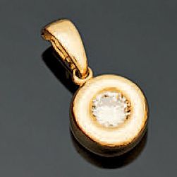 null Petit pendentif en or jaune 18K (750°/00) orné d'un diamant de taille brillant,...