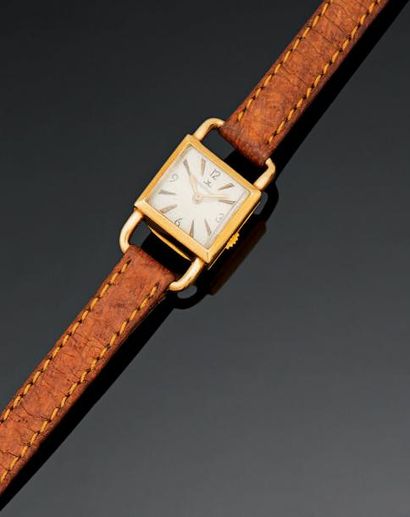 JAEGER-LECOULTRE Montre bracelet de dame modèle «Arceau» en or jaune 18K (750°/00)....
