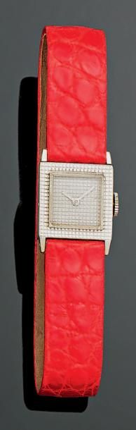 BOUCHERON Montre bracelet de dame modèle mini «pointe de diamants» en or blanc 18K...