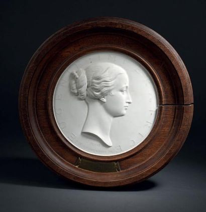 Jules PEYRE (Né en 1811) L'Impératrice Eugénie de profil
Médaillon rond en biscuit...