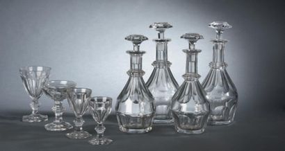 BACCARAT Service de verres à pied en cristal taillé, la base à pans, modèle Harcourt,...