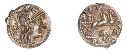 null CAECILIA (128 av. J.C.). Denier d'argent. 3,90 g. Tête casquée de Rome à droite....