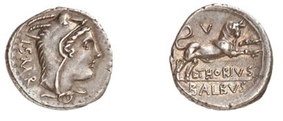 null THORIA (105 av. J.C.). Denier d'argent. 3,97 g. Tête de Junon de Lanuvium à...