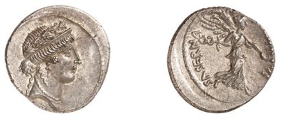 null HOSTILIA (48 av. J.C.). Denier d'argent. 3,67 g. Tête laurée de Vénus à droite....